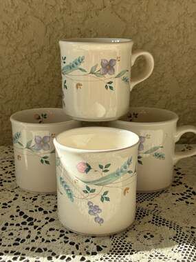 Set of 4 Pfaltzgraff April Floral Pattern Coffee Mugs